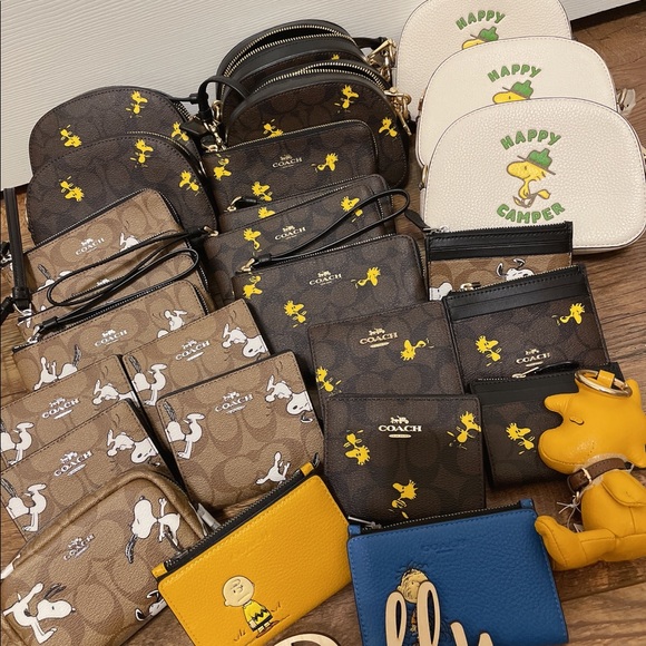 Coach peanuts snoopy wristlet wallet - Picture 2 of 2